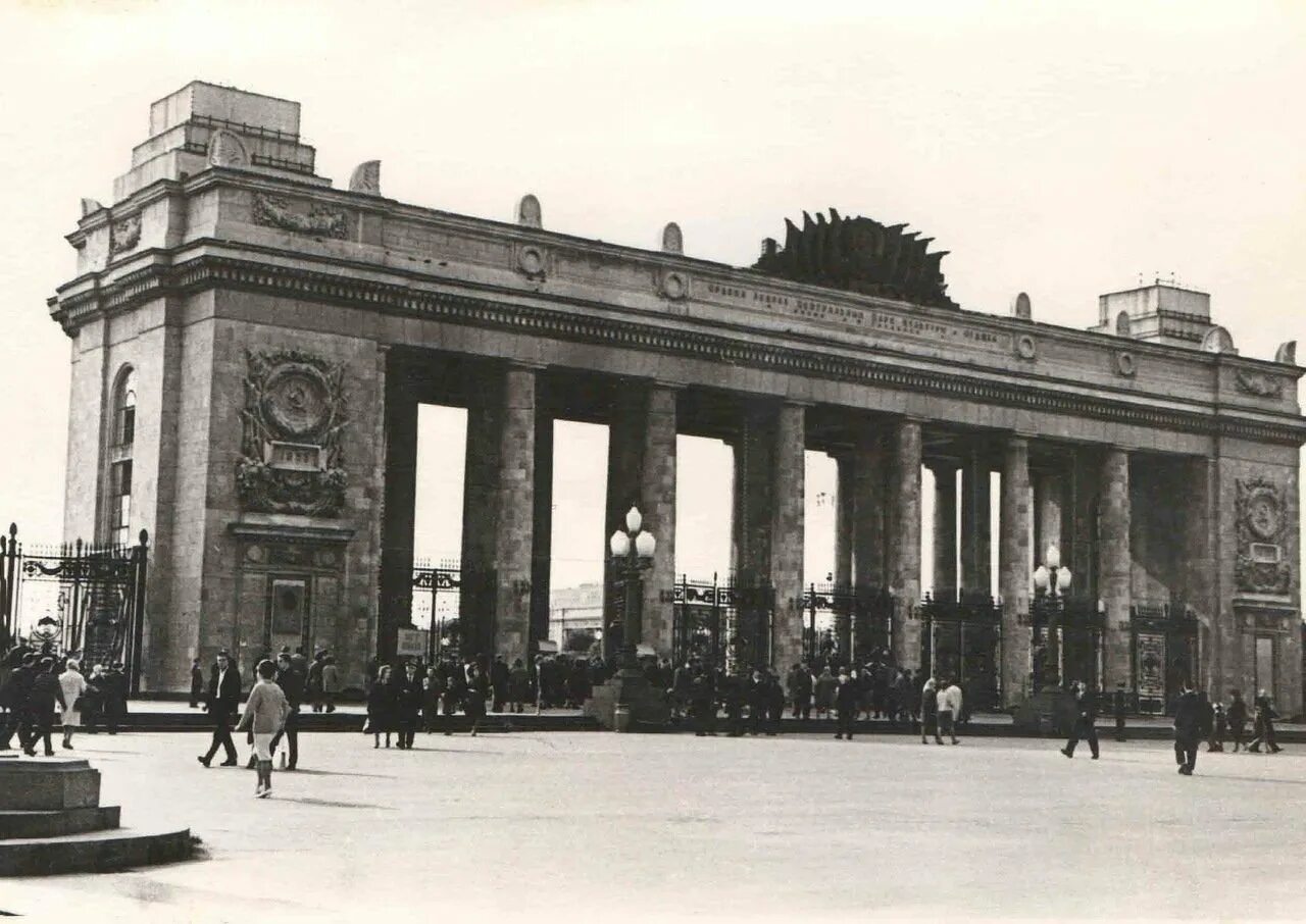 95 лет назад. Парк Горького в Москве 1928. Парк Горького 1928 год. Парк культуры Горького Москва. Парк культуры и отдыха в Москве 1928.