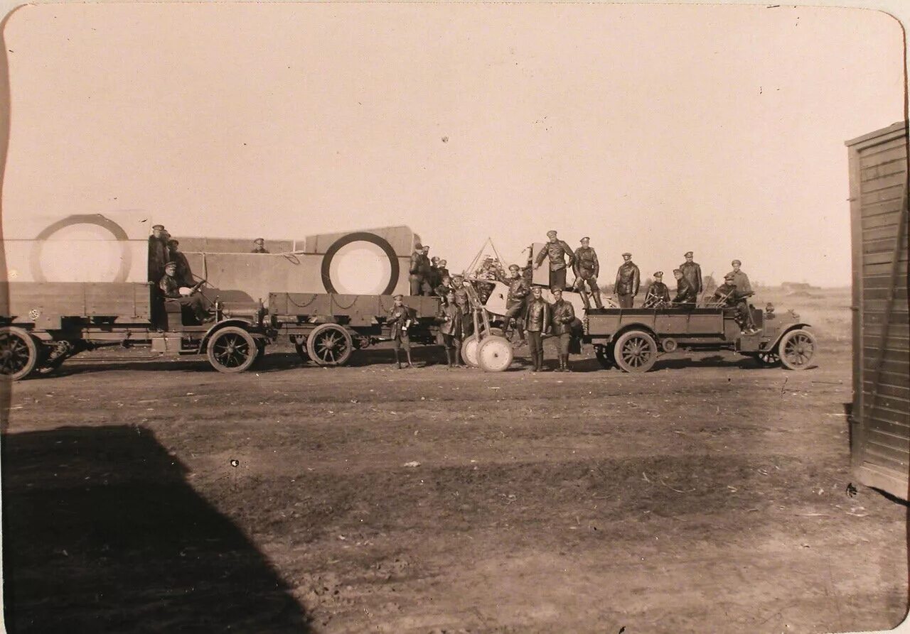 Автомобили рота. Грузовик 1 мировой 1915. Грузовик Уайт 1914. Грузовик White 1915 года. Автомобильные и авиационные роты Сахары.