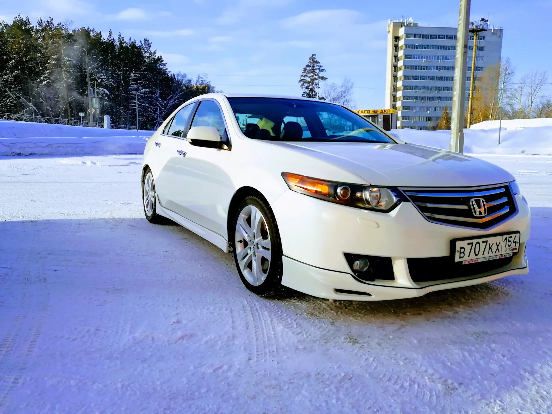 Аккорд белорецк. Honda Accord 8 белый. Хонда Аккорд 8 белая. Хонда Accord 2008 Type s. Honda Accord 2011.