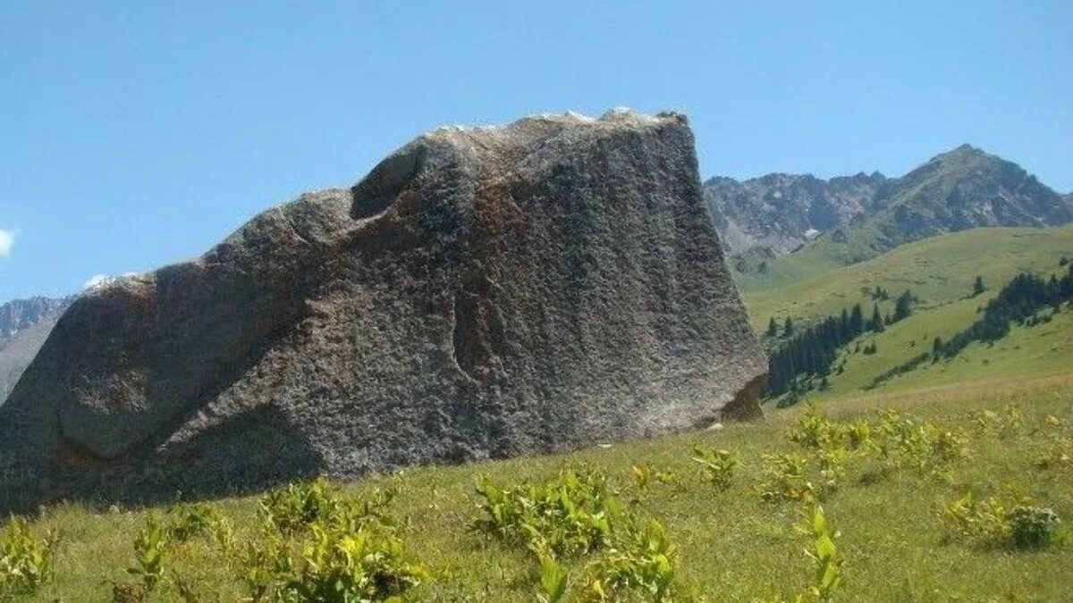Ала таш. Тулпар таш киргизия. тулпар таш киргизская легенда. чон таш тюп. жыргалан горы.