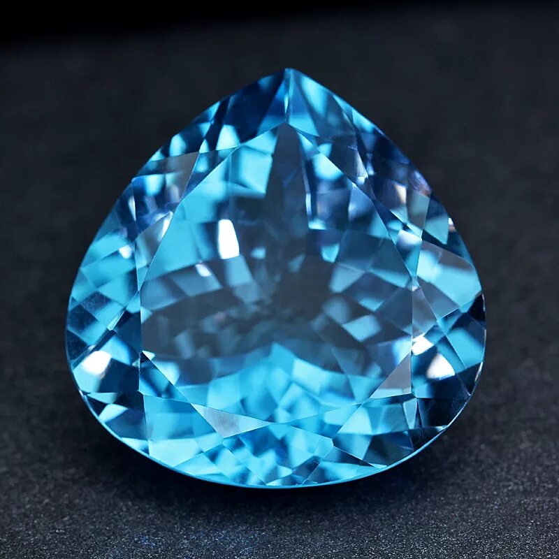 как выглядит камень ювелирный. голубой сапфир кристалл. минерал топаз лондон. бриллиант хоуп. кроваво красный рубин.