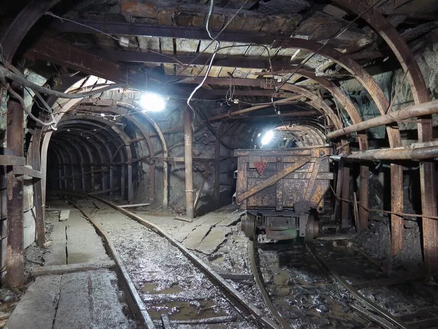Вод 50 шахта. Сарановская шахта Рудная. Подземные выработки. Шахтные выработки. Угольная шахта Украины.