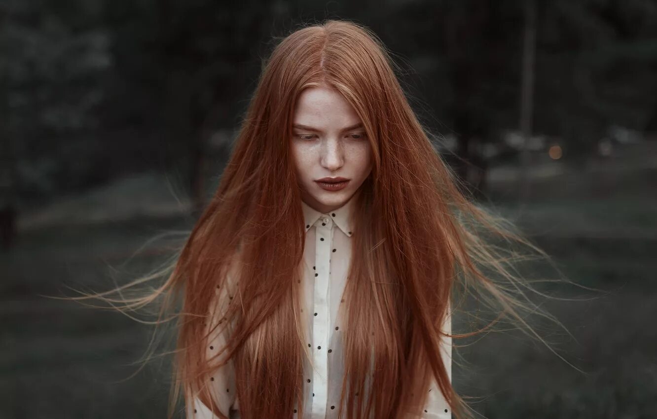 Волосы девушек там. Волосы девушек там. Рыжеволосая женщина. Сьюзан коффи рыжая. Развивающиеся волосы.