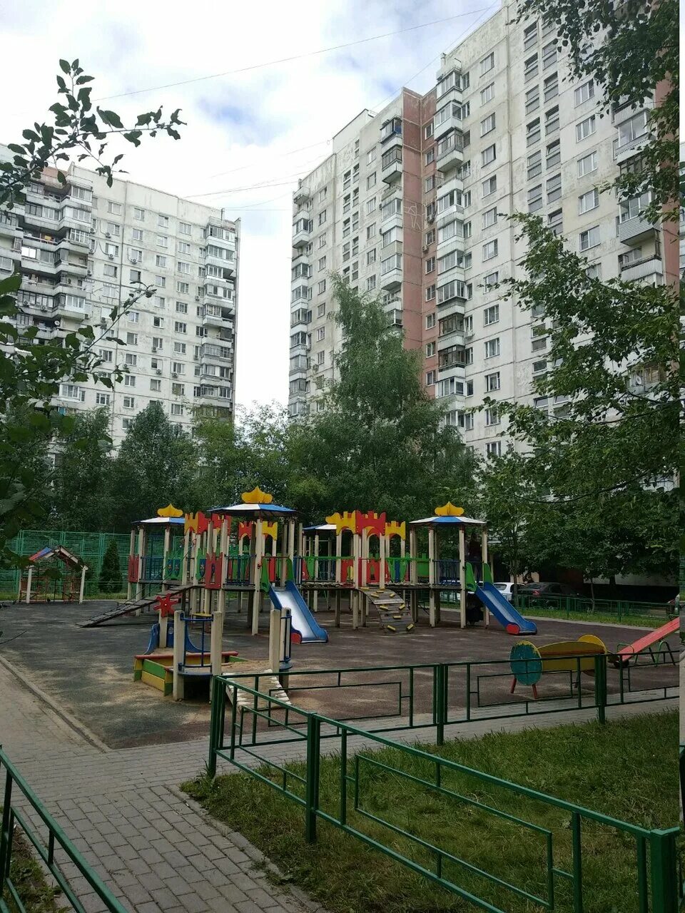 площадки юао. пустая детская площадка. детские площадки на кантемировской. пустые детские площадки. площадка детская нагатинский затон фото.