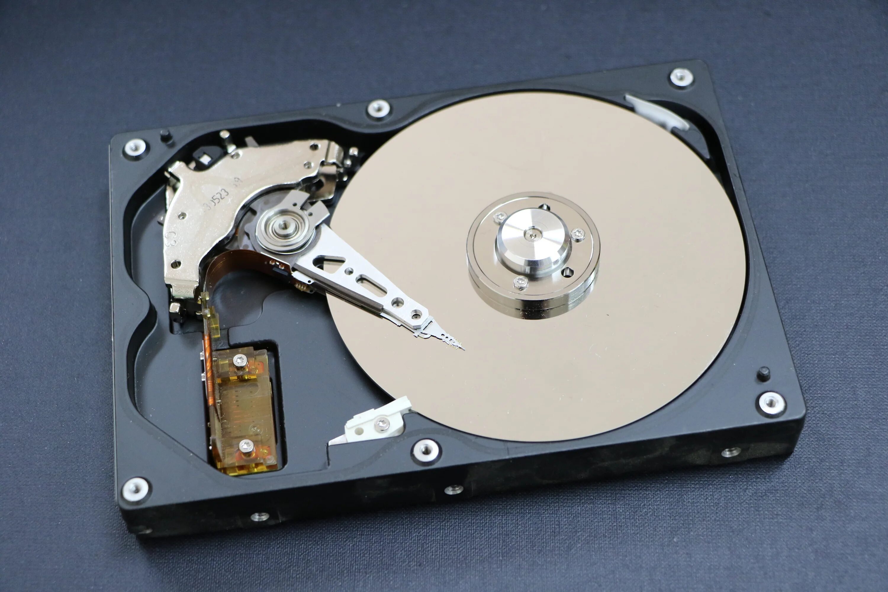 Как проверить работу жесткого диска. HDD hard Disk Drive. (HDD – hard Disk Driver). Магнитный жесткий диск HDD. Жесткий магнитный диск Винчестер.