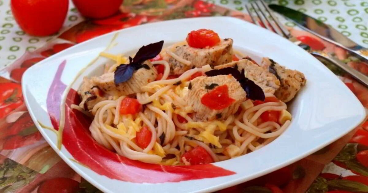 Помидоры куриная грудка макароны. Помидоры куриная грудка макароны