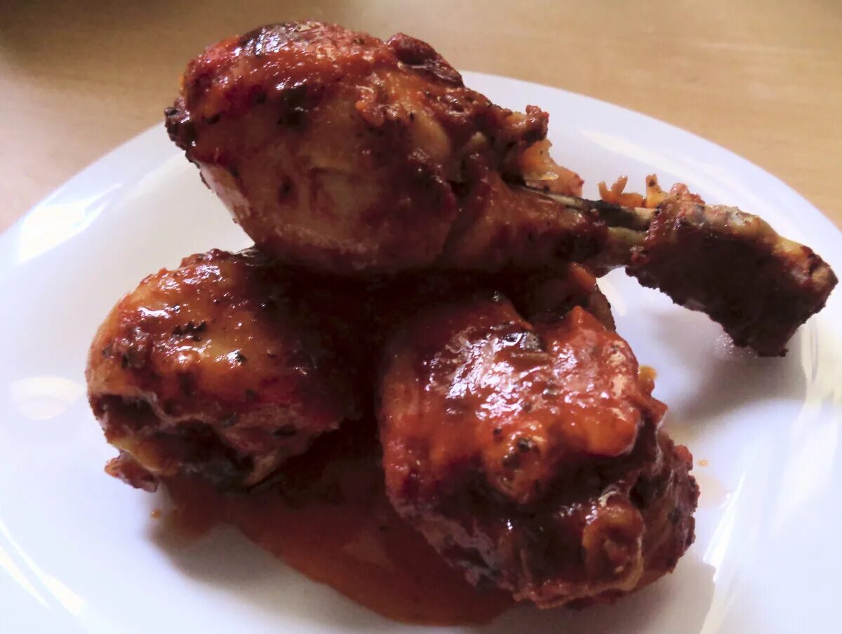 Курица с грибами в томатном соусе. Курица по итальянски. Куриные голени в томатно сметанной подливой. Куриные голени в томатном соусе. Куриные ножки в томатной пасте.