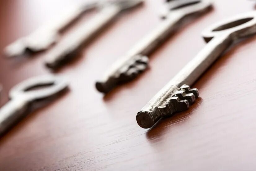 Ключи на столе. Keyring with keys png. Ключи на столе на столе. Столик для ключей. Внешний ключ бд sql.