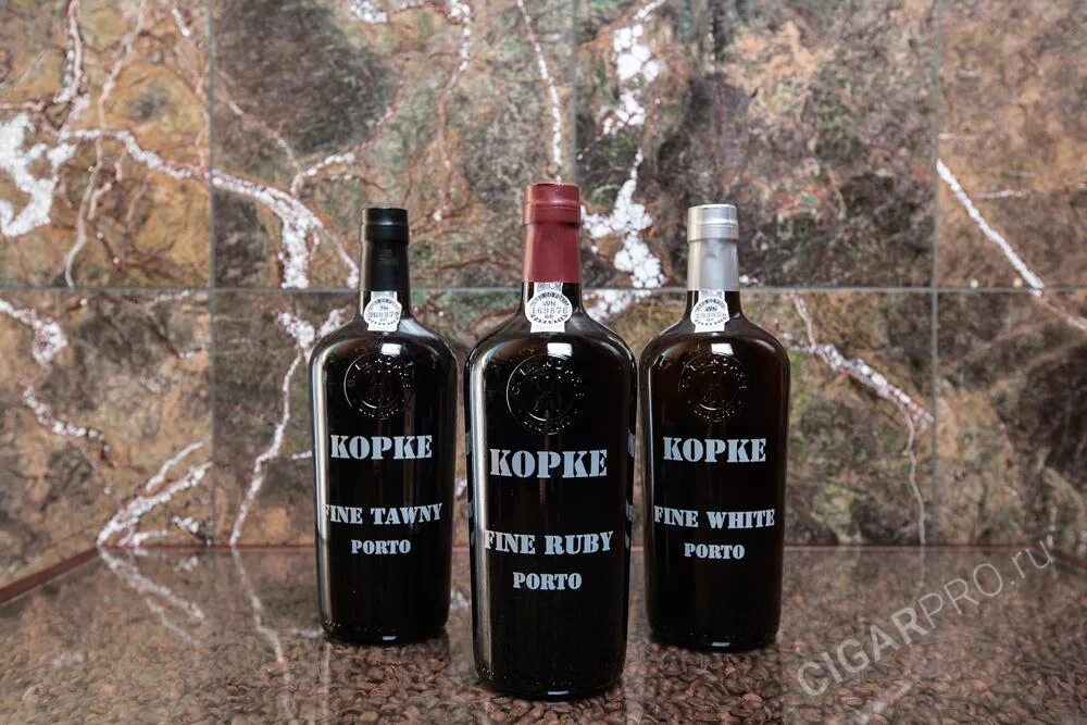 Корки вино. Корки вино. Копке колейта порто 1985. Valpolicella вино красное сухое. Kopke fine tawny porto.
