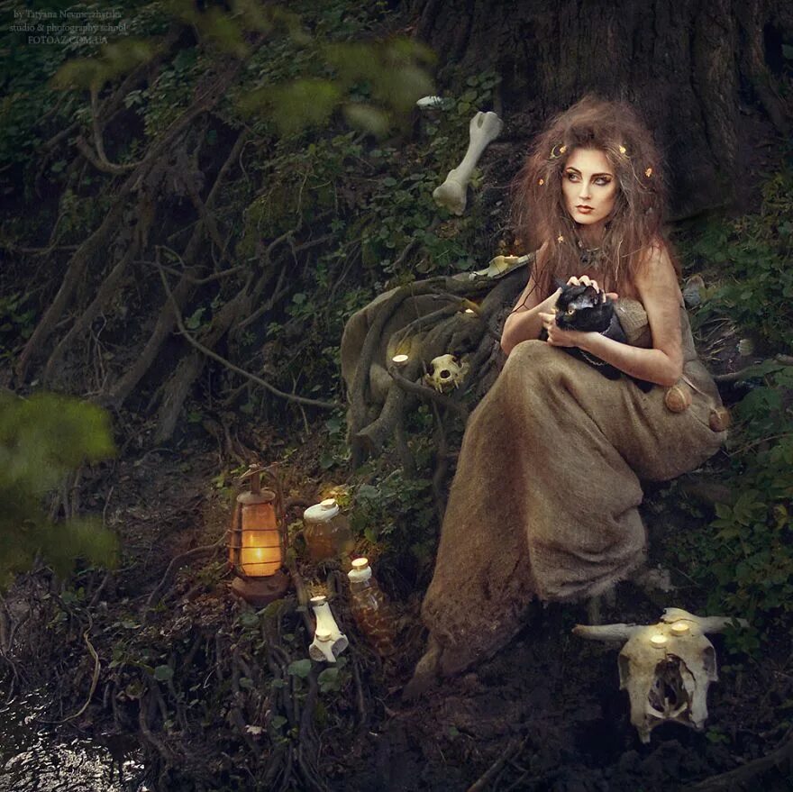 Pin on Фотосессия в стиле ведьмы Beautiful witch, New moon, Witch