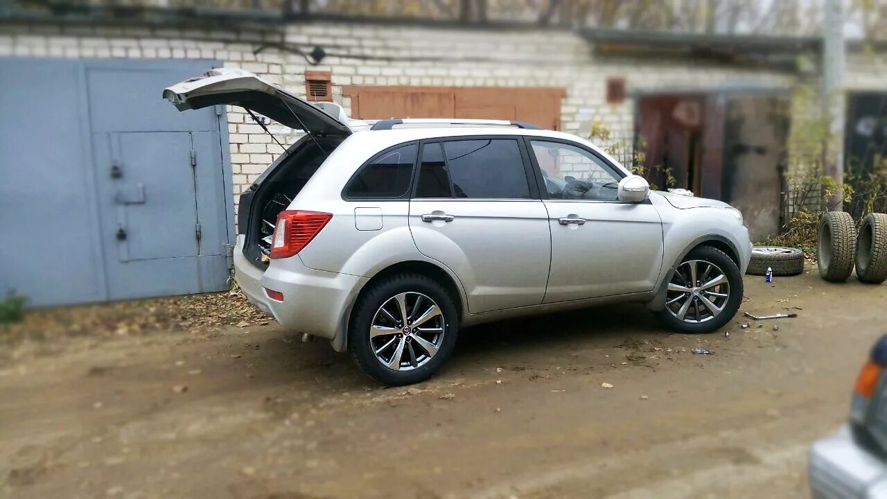 Lifan x60 r18. Lifan x60 на r19. Колеса Lifan x60. Lifan x60 r17.