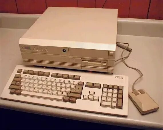 М 40 компьютер. Commodore amiga 4000. Amiga Commodore 4000/40.. Commodore amiga 1000. Комп 40х.