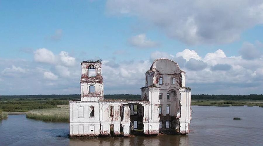 Рыбинское водохранилище замор. Рыбинское водохранилище Молога. Рыбинское водохранилище затопленный город Молога. Город затопленный в Рыбинском водохранилище Молога. Рыбинское водохранилище город Молога.