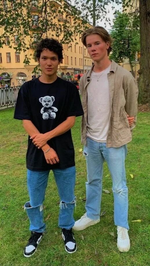 Молодые монархи сериал 2021. Молодые монархи фф. Молодые монархи сериал нетфликс. Молодые монархи каст. Молодые монархи актеры.