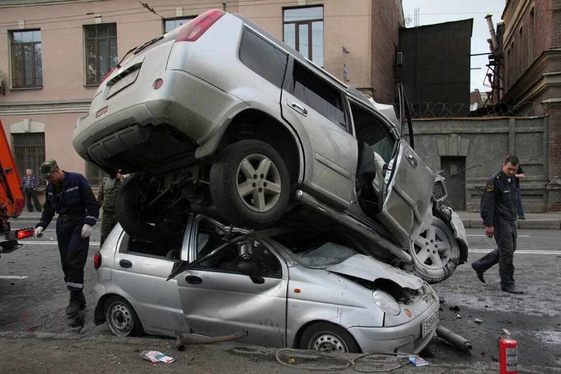 Перевернутая машина. Авария в воронежской области в 2022. Оверчук дтп на кутузовском проспекте. Лозовая харьковская область последние новости на сегодня. Дтп знак.