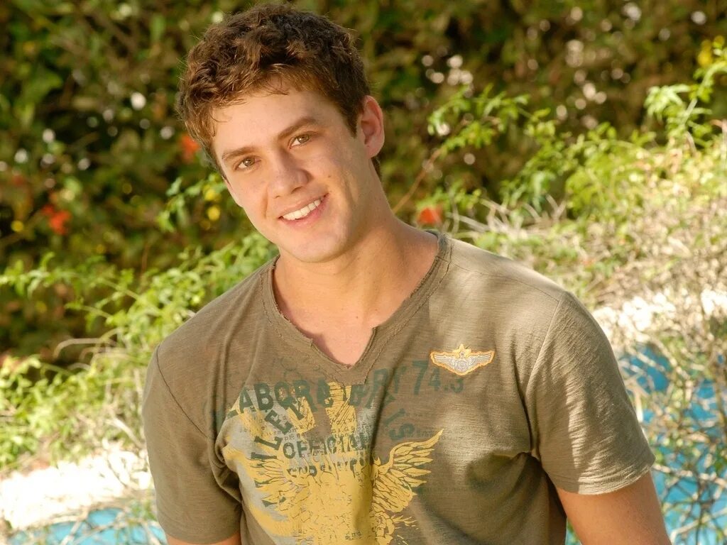 Леонард ховстедер актёр. Актер леонард. Класс артист. Леонард хофстедтер. Дикаспико.