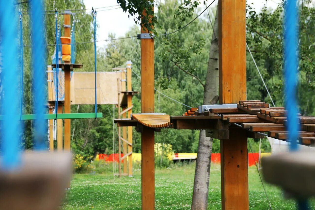 Веревочный парк в туле в белоусовском парке. Канатный городок для детей. Веревочный парк тула. Веревочный экстрим парк. Веревочный парк тула центральный парк.
