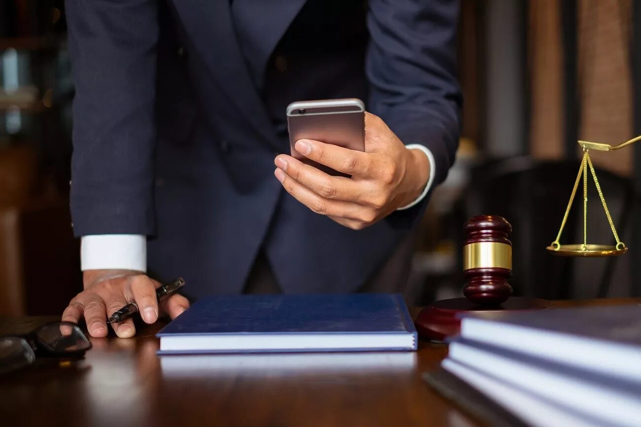 Юрист картинки. Legal dispute. Юрист рукопожатие. Legal dispute. Судебный порядок.