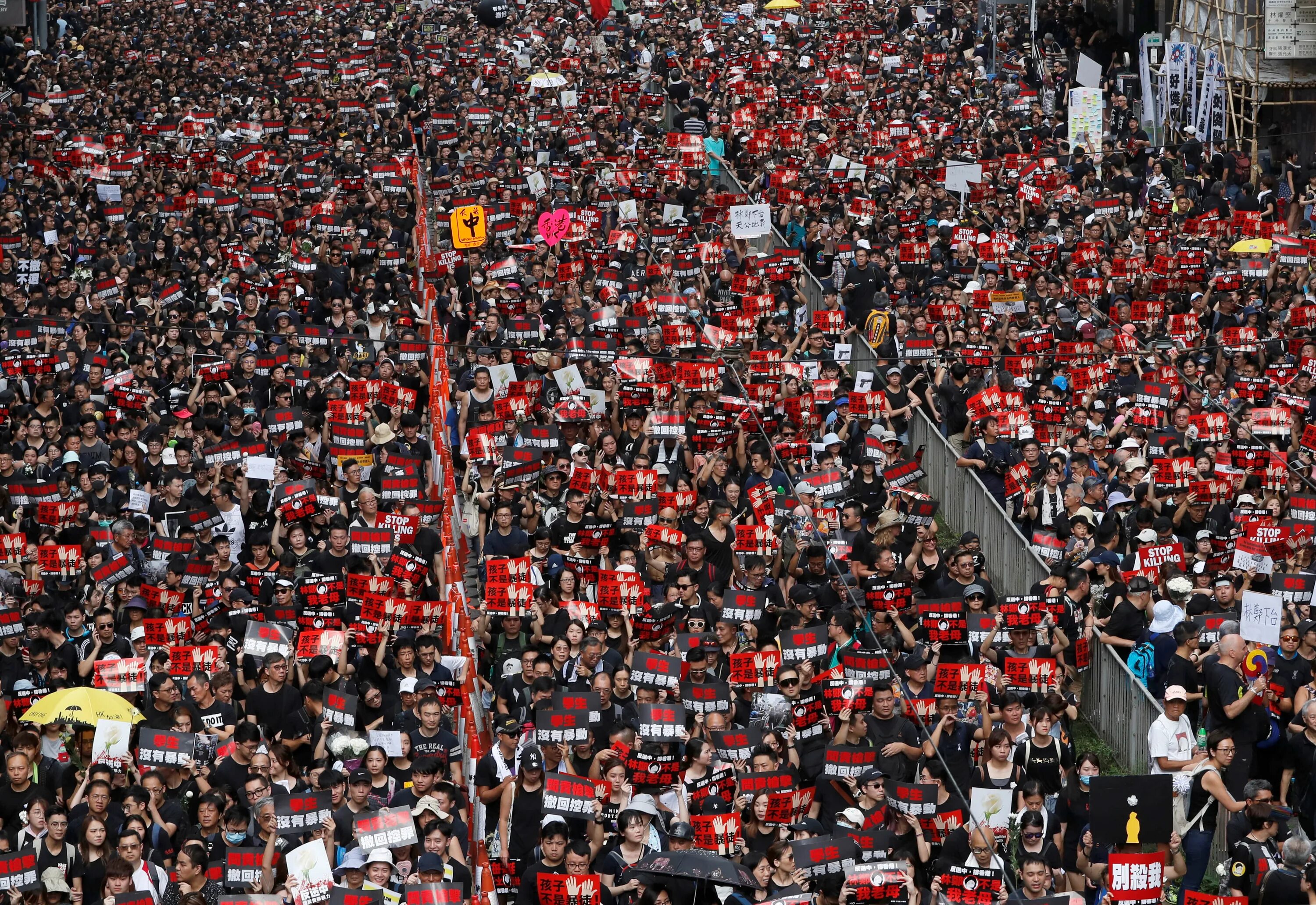 Население 22 млн человек. Митинг миллион человек. 2,5 Миллиона человек. 2 Миллиона человек. Миллион человек в одном месте.