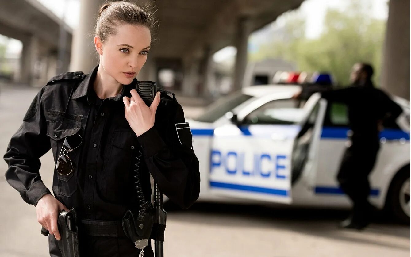 Фотография полицейского. Включи нам полицейскую. Игра police force. Полиция фото. Девушка полицейский.