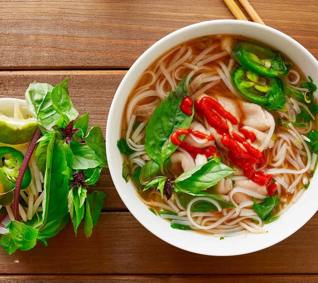Pho chi minh. Фобо takeaway. phở вьетнас. pho mgon. pho yam.