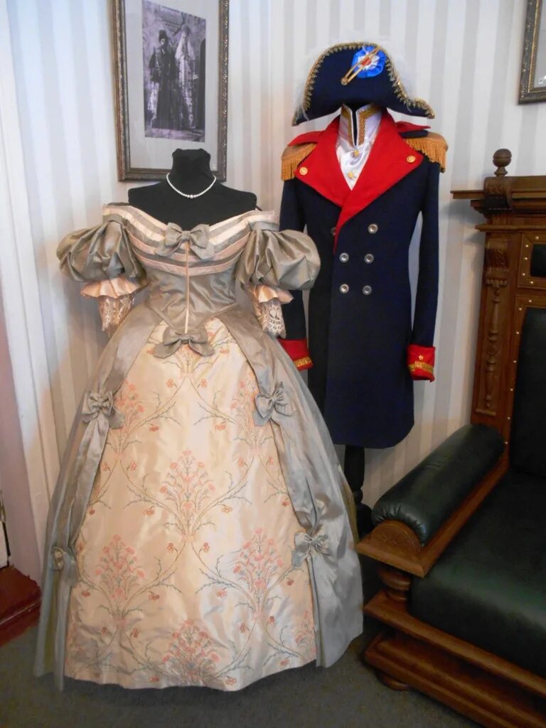 Костюмы на бал 19 века. Бальные костюмы 19 века. Одежда для бала 19 века. Платья на бал 19 век.