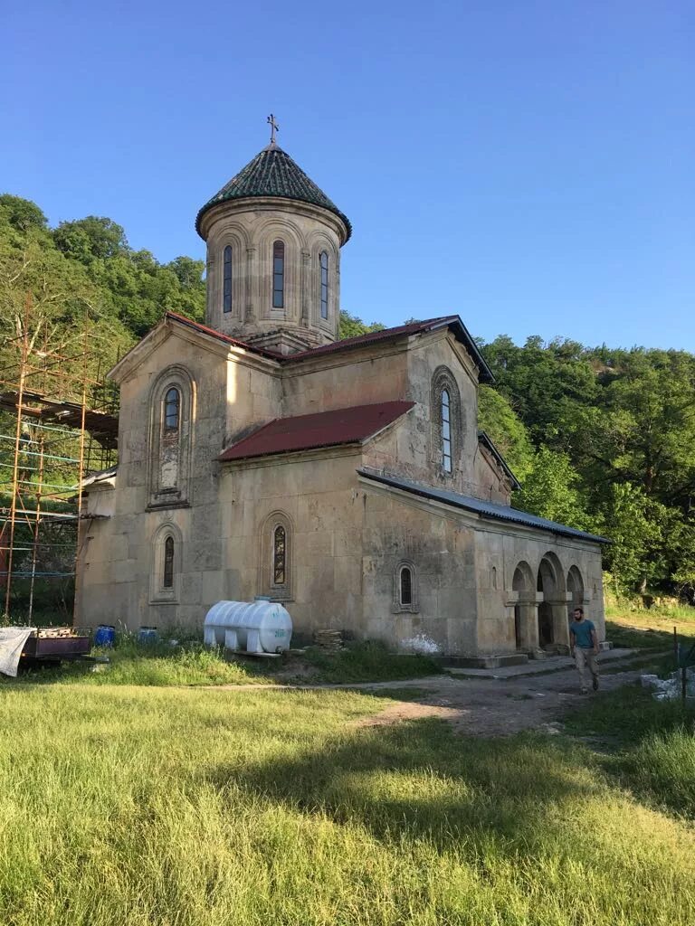 Храм береговое. Грузинский храм Краснодарский край. Опрети село в Грузии. Имерхев село в Грузии Церковь. Грузинская Церковь в Крыму.