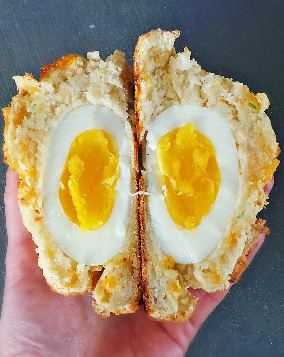 Завтрак из яйца с начинкой. Яйцо с начинкой на завтрак. Бифштекс с яйцом. Буштек с яйцом.