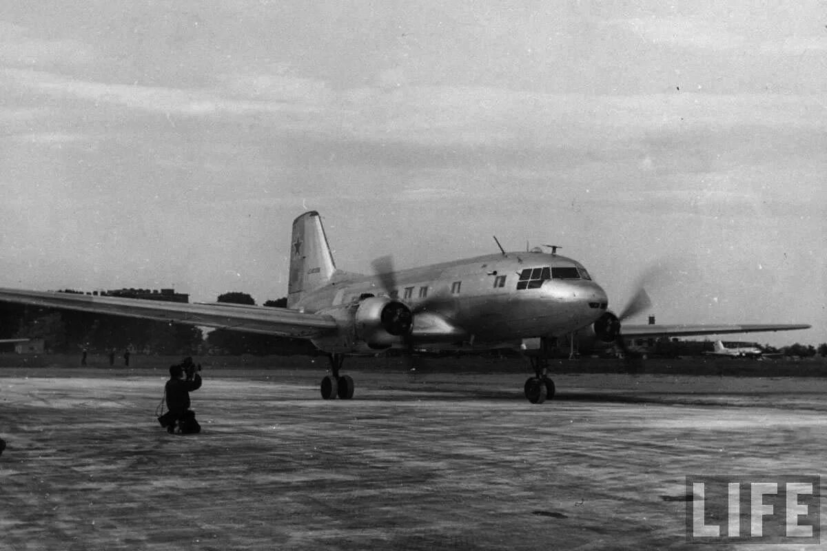 Тб-3 самолет. Curtiss p-40e warhawk. Советские реактивные бомбардировщики. Летчик ввс ссср. Самолет бомбардировщик тб 3.