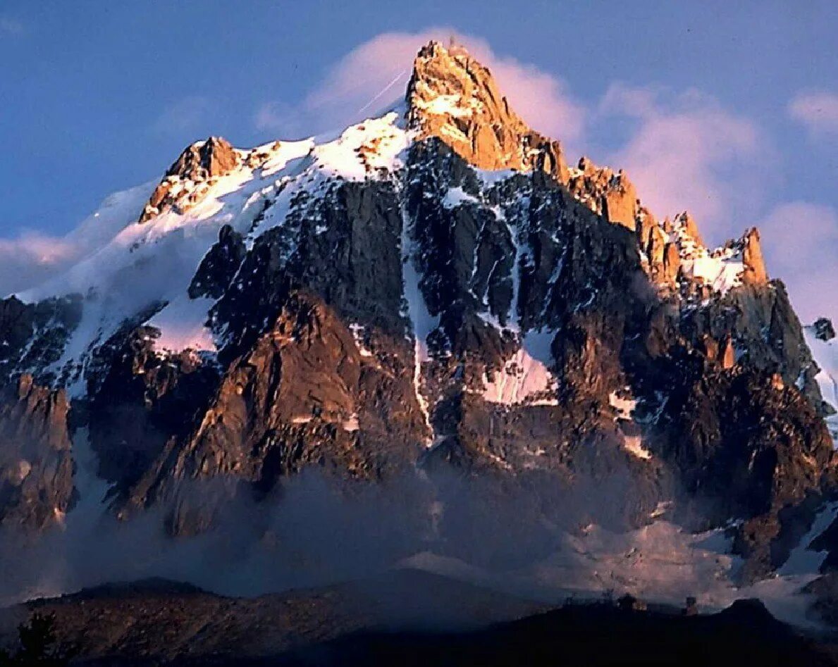 Горы фен шуй. Зеленая вершина горы. Хангайские горы. Горры. Море и горы.