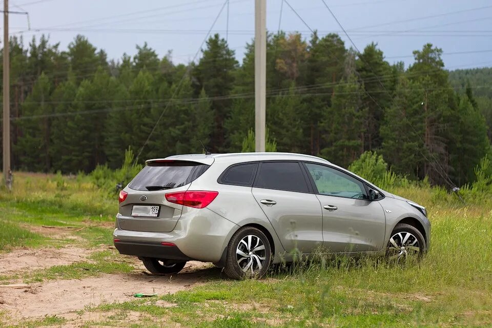 Сид отзывы владельцев. Kia Ceed SW клиренс. Киа СИД дизель. Кия СИД св 2013. Kia Ceed просвет.