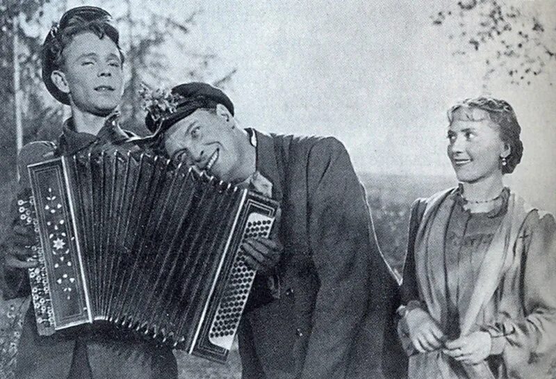Включи песню село
