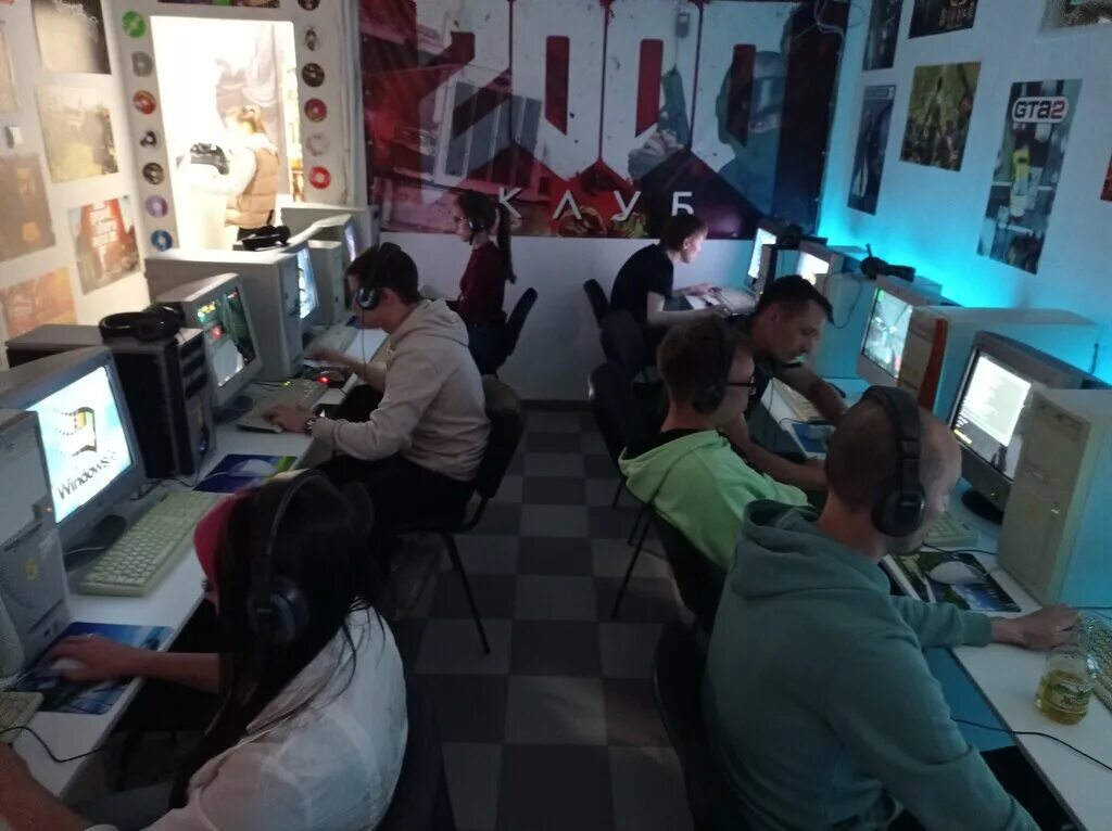 клубный 2000. турнир в компьютерном клубе. московские клубы 2000-х. ночная дискотека. рок клубы москвы.