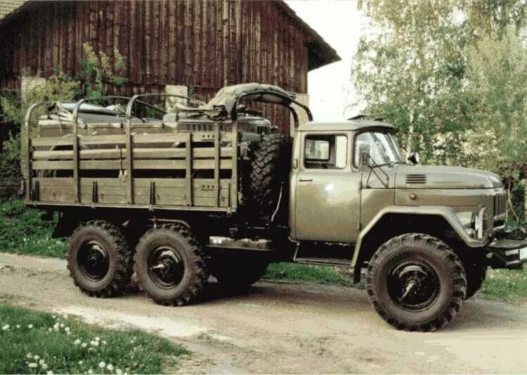 Авто зил 131. ЗИЛ 131 военный. ЗИЛ-131 грузовой. ЗИЛ 131 СССР. Грузовой бортовой ЗИЛ 131.