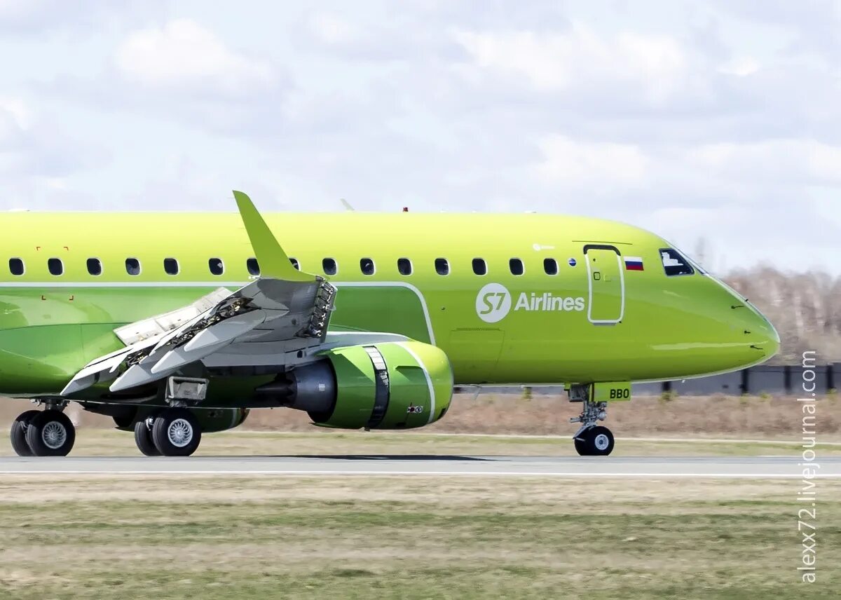 Embraer 170 s7. Эмбраер rj170 s7. Эмбраер 170. EMB 170 s7. Самолёт Эмбраер EMB 170 s7.