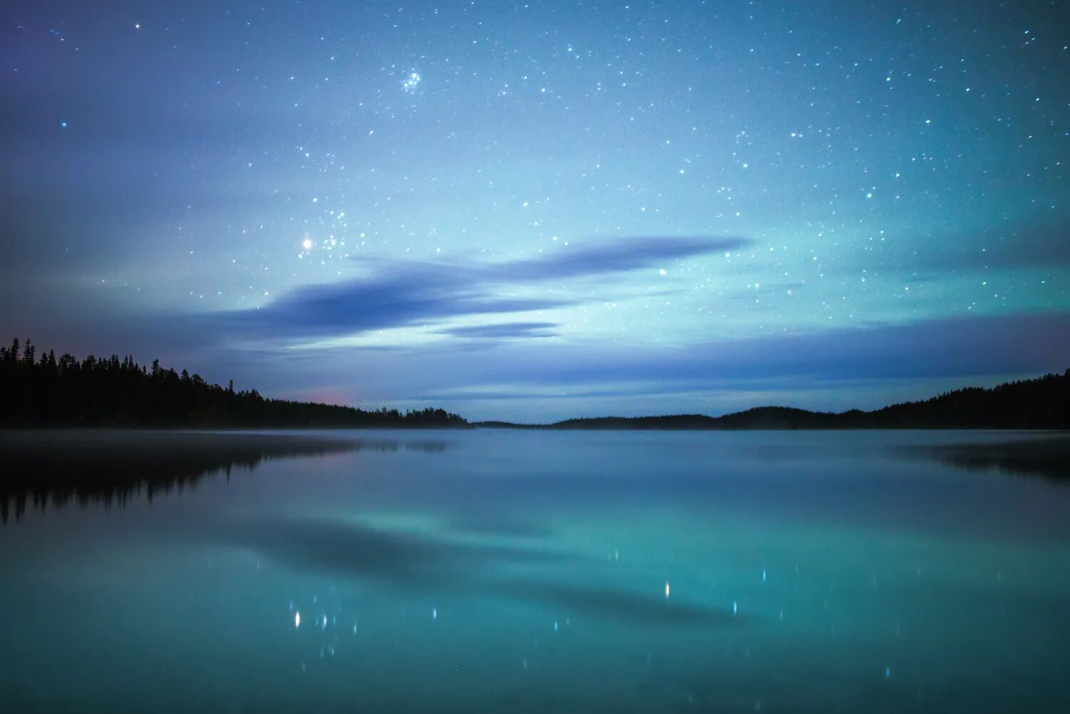 Природа ночью. Ночной пейзаж. Ночное небо. Звездное небо над озером.