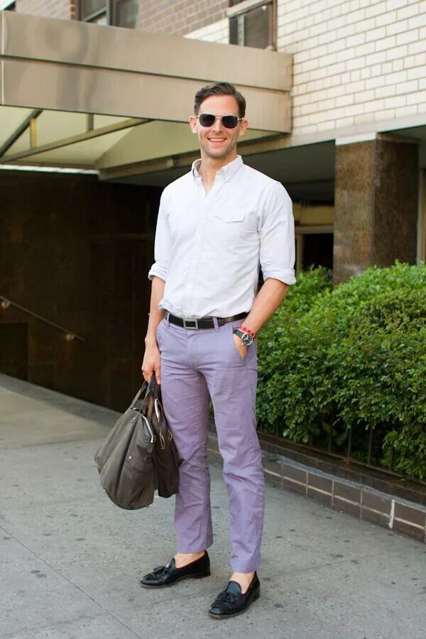 брюки с лоферами мужские. лоферы с джинсами мужские. чиносы и лоферы мужские. лоферы мужские с брюками. лоферы мужские с брюками.