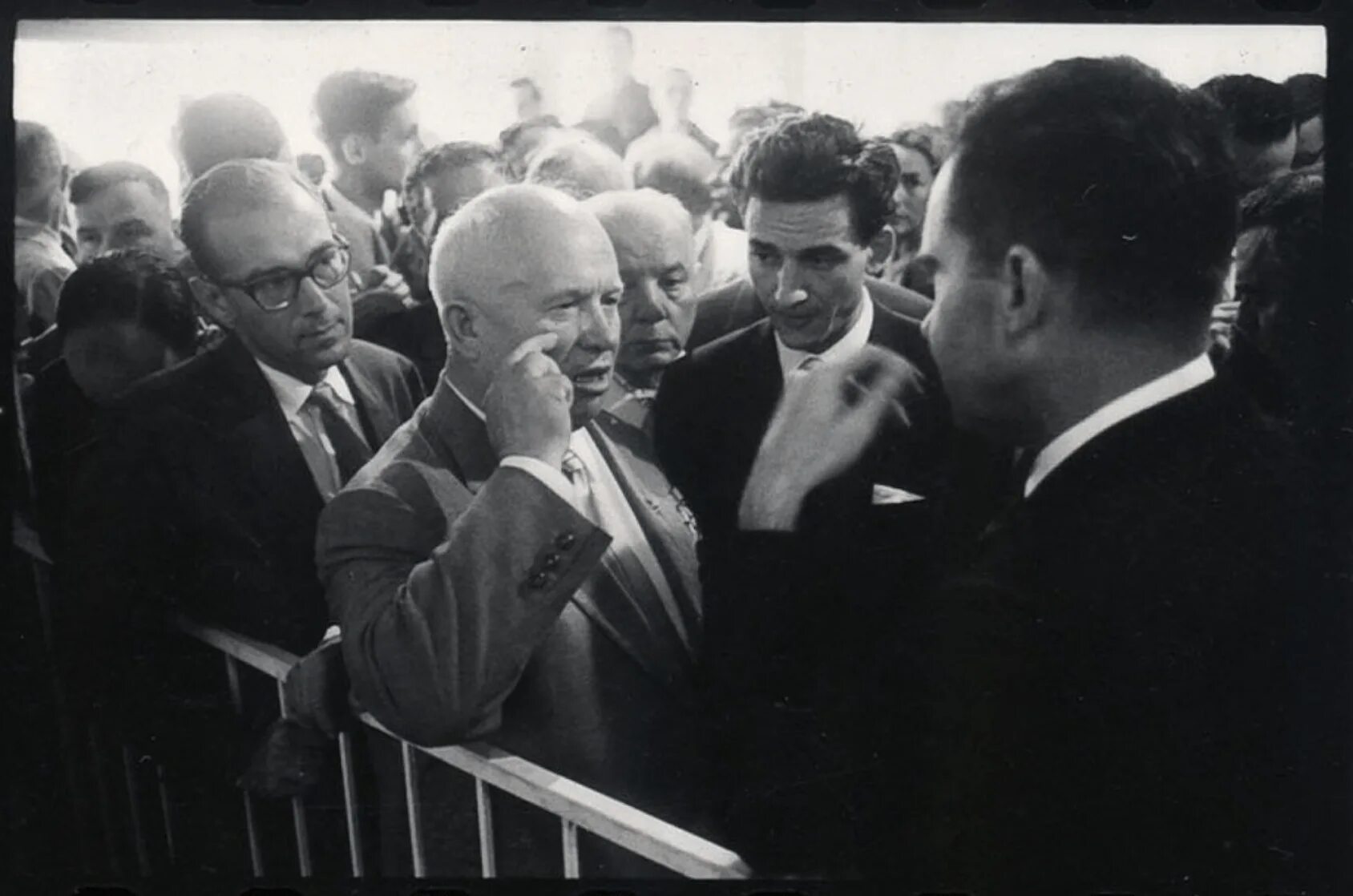 Хрущев х. Никсон и хрущев 1959. хрущев и никсон на выставке 1959 сокольники. никсон в москве 1959.