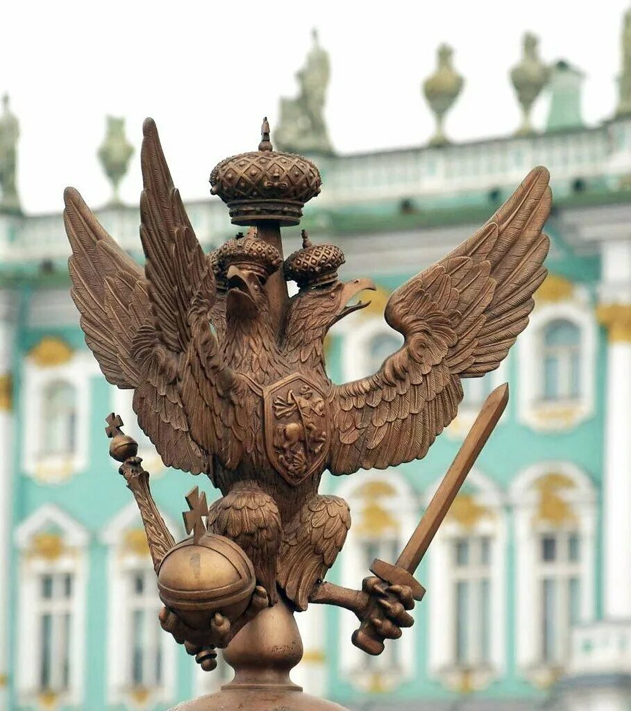 Орел держит скипетр. Александрийский столп трехглавый орел. трёхглавый орёл на гербе россии. двуглавый екатерининский орел. двуглавый орёл с мечом и державой.