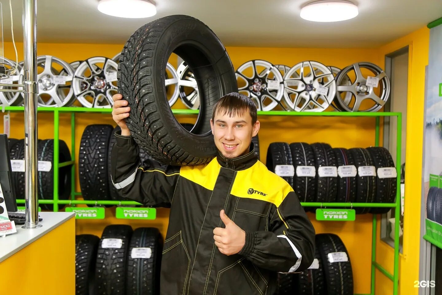 Шинный магазин. N Tyre шинный центр Новочебоксарск. Магазин шин реклама. Реклама шинного центра.