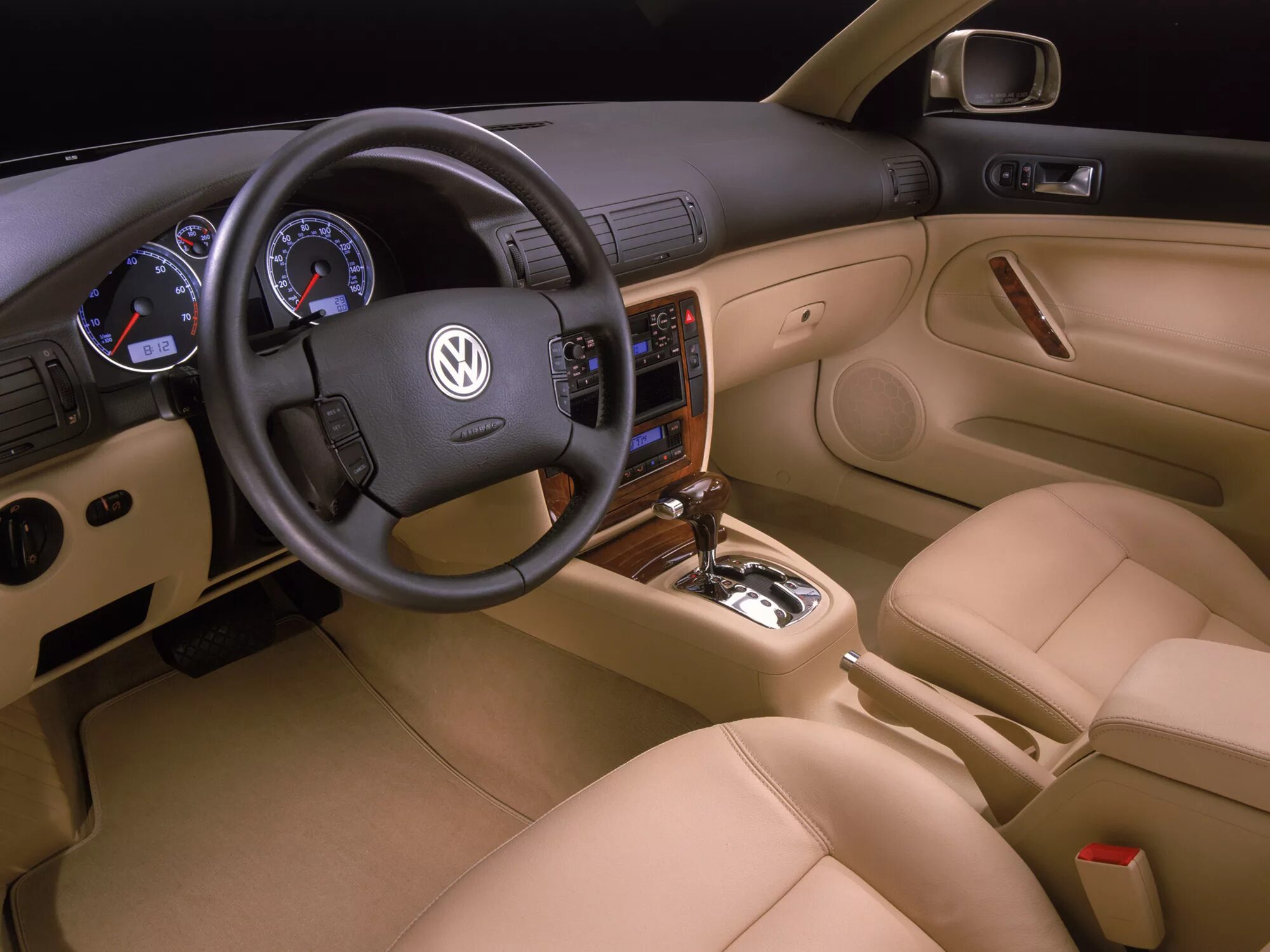 Пассат в5 1.8. Volkswagen Passat b5 салон. Volkswagen Passat b5 седан салон. Volkswagen Passat b5+ салон светлый. Volkswagen Passat 2000 Interior.