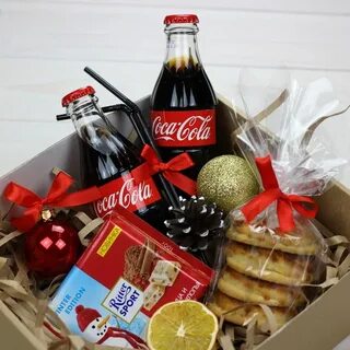 Что подарить на новый год юноше 20