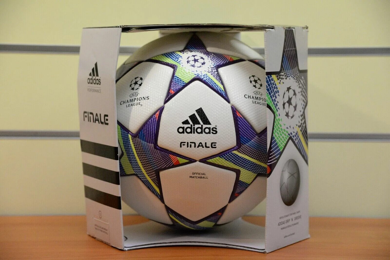 Футбольный мяч adidas Finale j350 gk3481. Мяч адидас 1996. Мяч адидас 2011/2012. Europa League мяч адидас 2011.