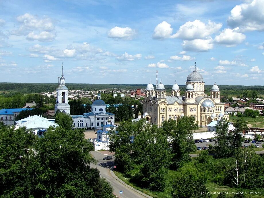 Храм симеона верхотурского верхотурье. Верхотурье горы. Село верхотурье. Верхотурье свердловская область. Свято-николаевский мужской монастырь в верхотурье вид сверху.