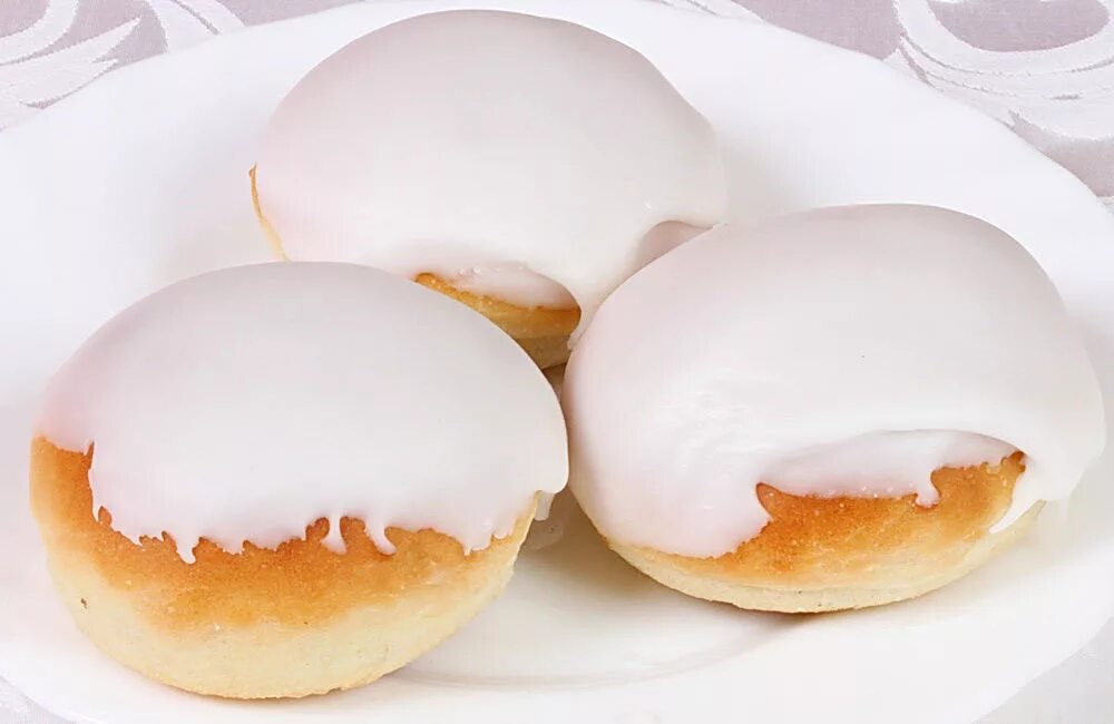 Помадка из сахарной пудры. Помадка из сахарной пудры. Блочка с белой глазурью. Булка с глазурью. Булочка с белой глазурью.