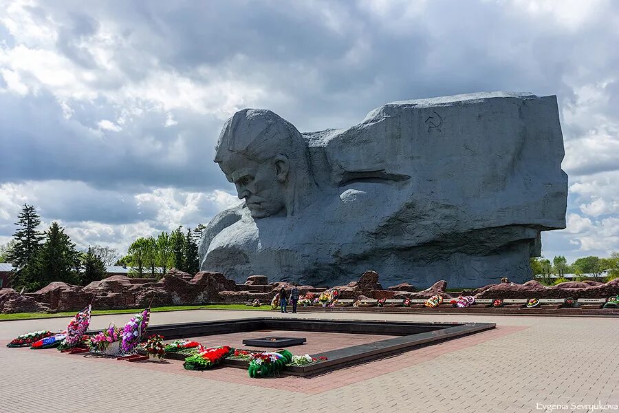 Великом брест. Мемориальный комплекс Брестская крепость-герой. Мемориальный комплекс защитникам Брестской крепости. Брест.. Мемориал Брестская крепость Беларуси. Мемориал Брестская крепость-герой в Белоруссии.