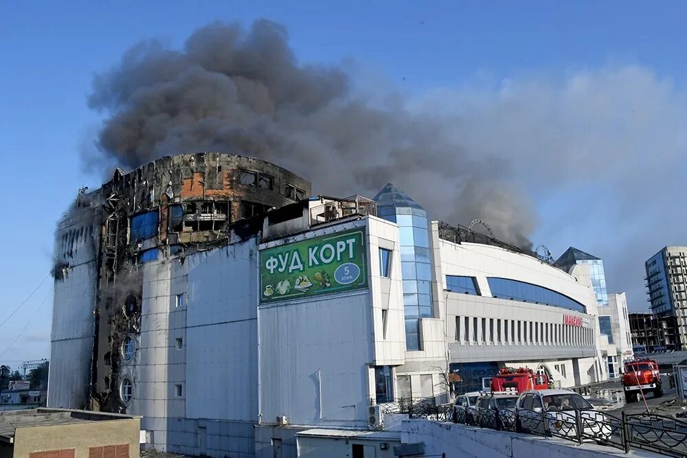 Пожар в ТЦ во Владивостоке.