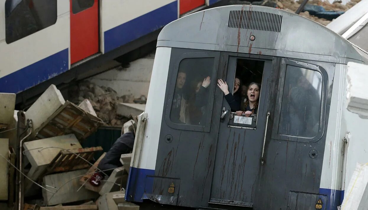 Катастрофы в метрополитене. Крушение поезда метро парк Победы. Авария в метро Славянский бульвар парк Победы. Катастрофа в Московском метрополитене 15 июля 2014. Крушение поезда Славянский бульвар.