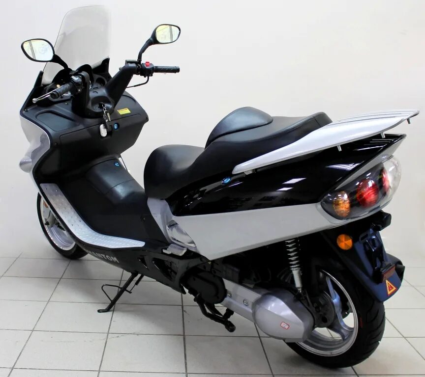 Китайский макси скутер 150 кубов. Скутер Phantom 250cc. Скутер Матрикс 150 кубов. Скутер Нексус 250 кубов. Скутеры в рассрочку в беларуси