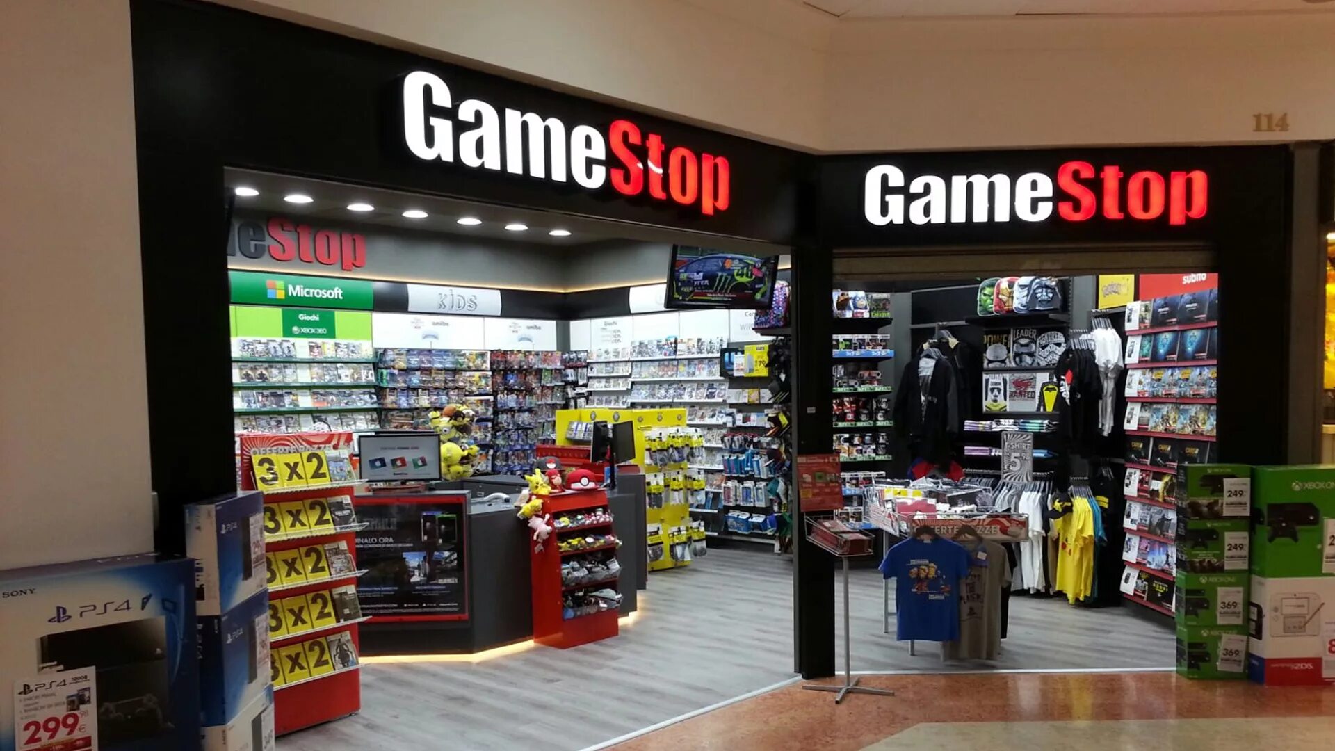 Game on gaming store. GAMESTOP. Game stol. GAMESTOP американский магазин. GAMESTOP фото.